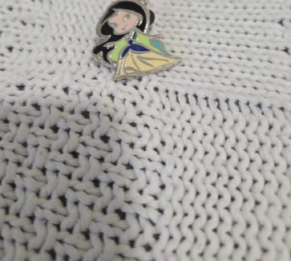 3/$25 ❤️ Princess Trading Pin - Picture 4 of 4